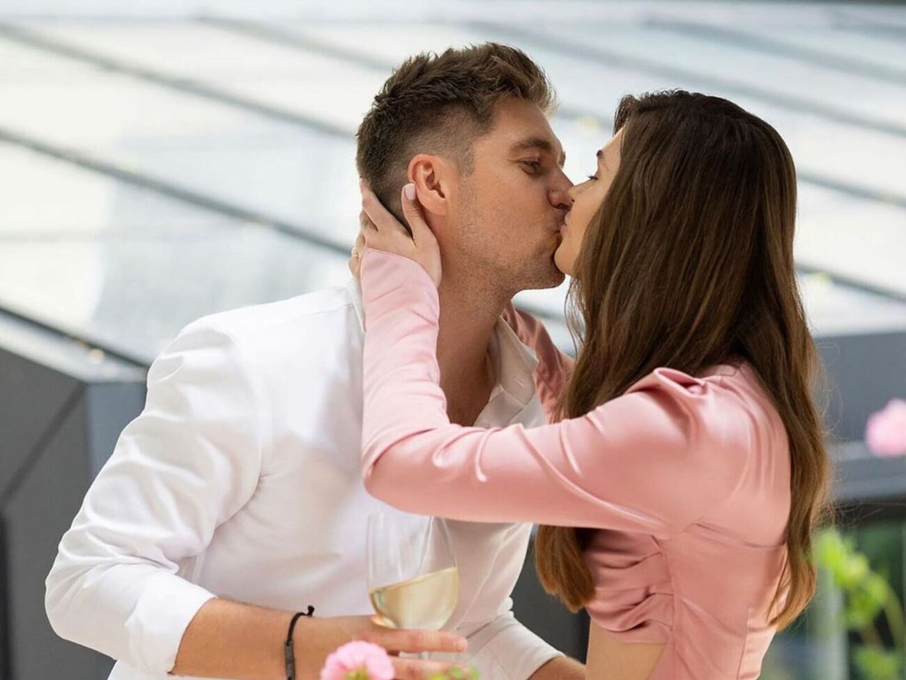 Остапчук старше жены на 16 лет