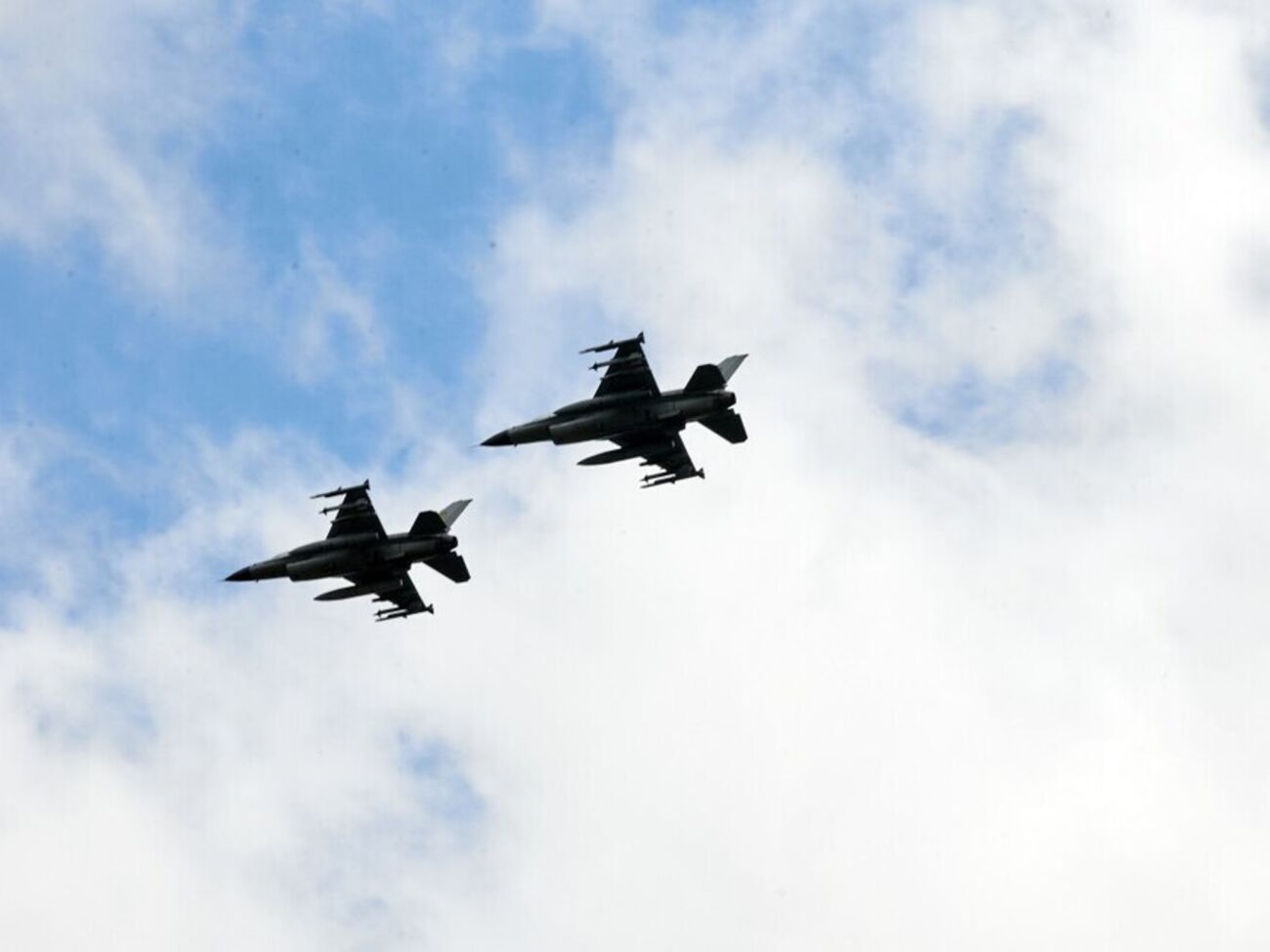 4 августа Зеленский сообщил, что первые F-16 уже в Украине