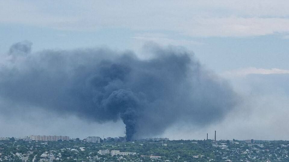 На заводі в Луганську сталася пожежа