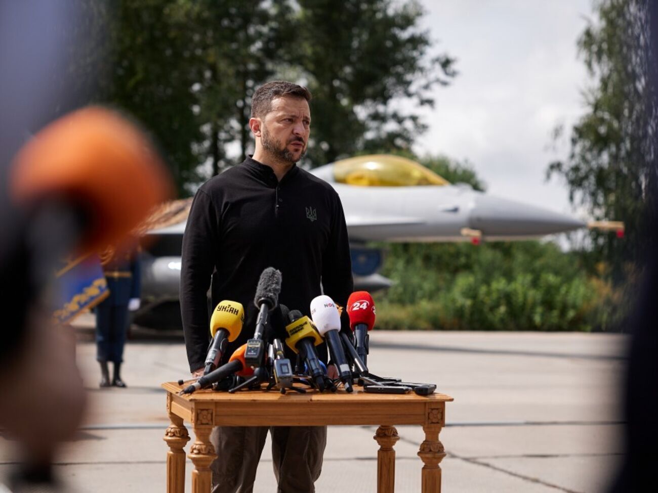 Зеленський хоче, щоб авіація сусідніх країн НАТО допомагала збивати над Україною російські ракети, які летять у їхньому напрямку