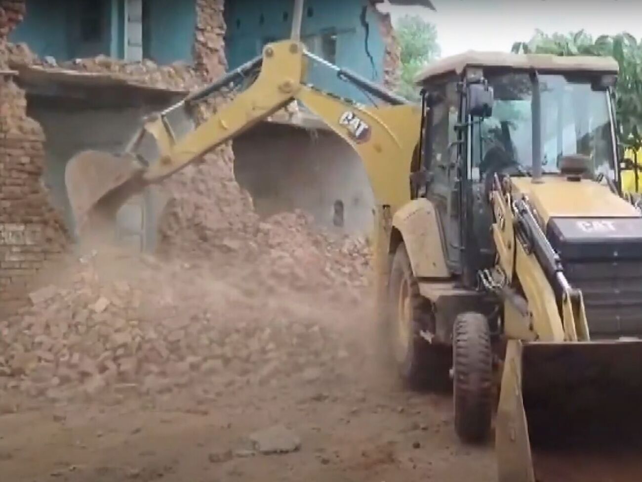 Двое детей после падения стены выжили, пишут СМИ