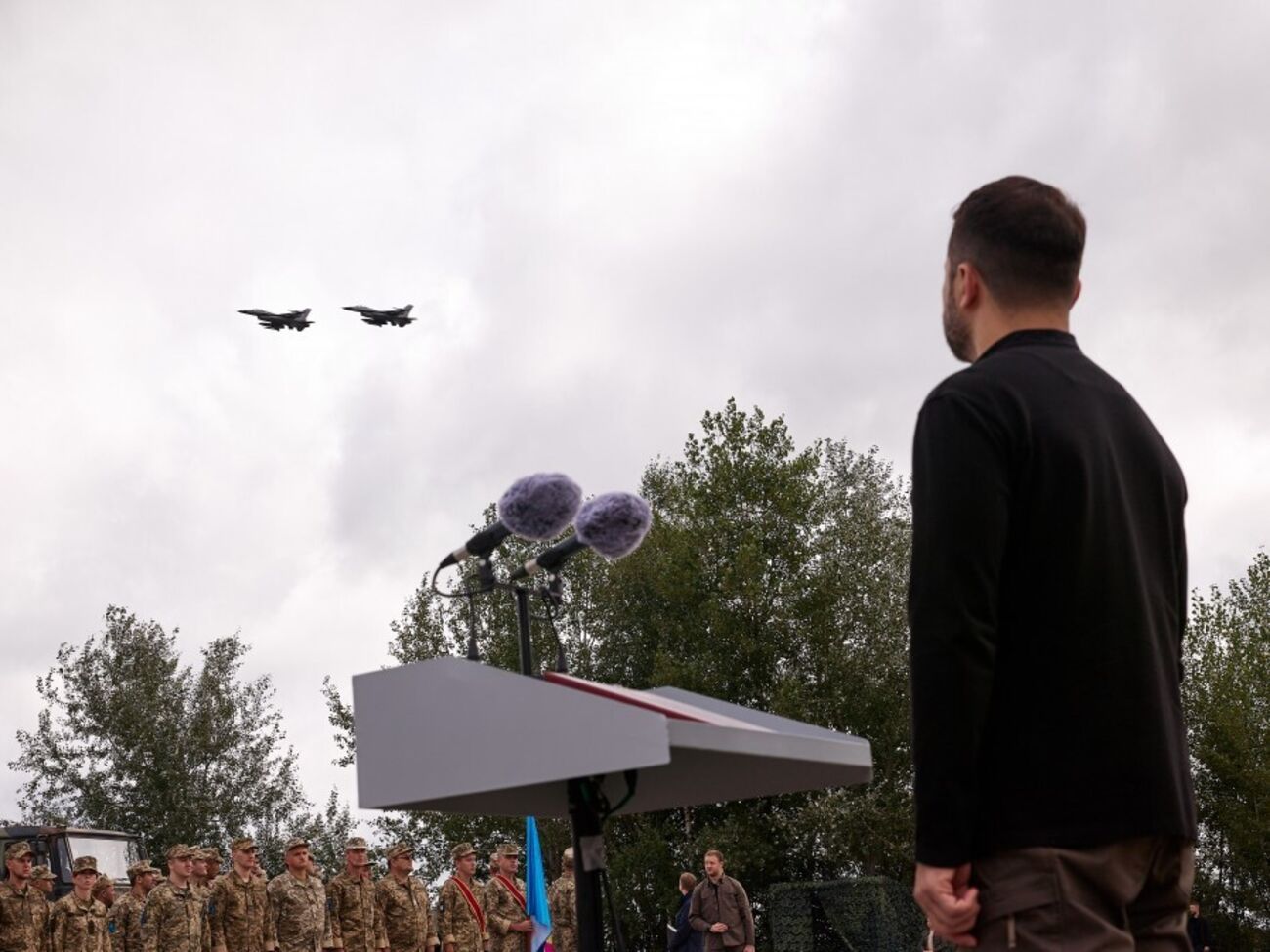 О прибытии первых F-16 в Украину сообщил Зеленский