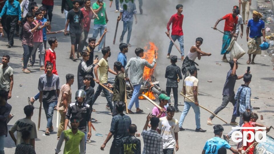 Участники акций протеста требуют отставки премьера