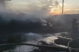 Дым от пожара виден в соседних населенных пунктах