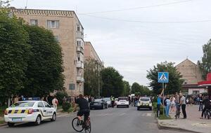 В Ковеле возле местного ТЦК и СП 3 августа собрались несколько десятков человек, которые выражали недовольство работой подразделения ВСУ, отметили в полиции