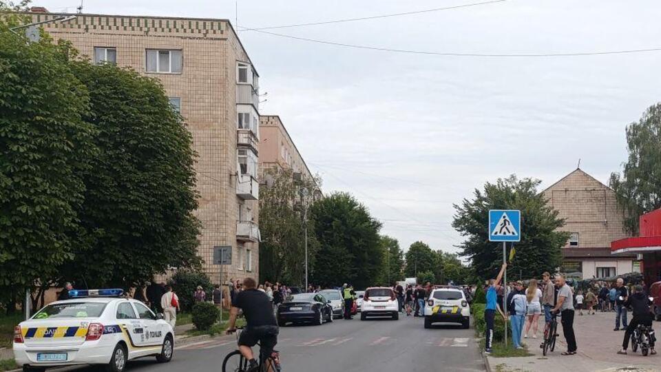 В Ковеле возле местного ТЦК и СП 3 августа собрались несколько десятков человек, которые выражали недовольство работой подразделения ВСУ, отметили в полиции