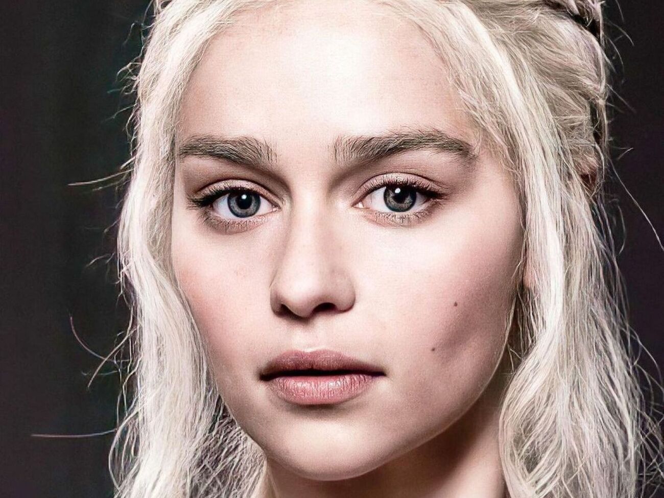 Чиновники заявили, что права на имя героини "Игры престолов", которую сыграла Кларк, принадлежат Warner Brothers