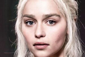 Чиновники заявили, что права на имя героини "Игры престолов", которую сыграла Кларк, принадлежат Warner Brothers