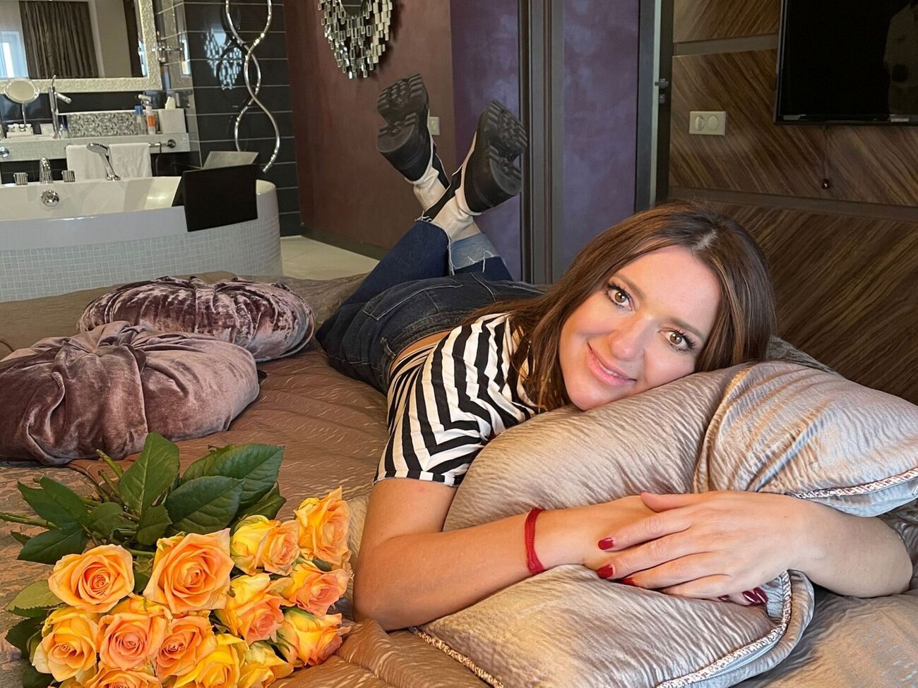 Могилевська у 2022 році удочерила двох дітей