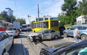 У КП "Київпастранс" заявили, що причиною аварії були некоректні дії водія одного з трамваїв