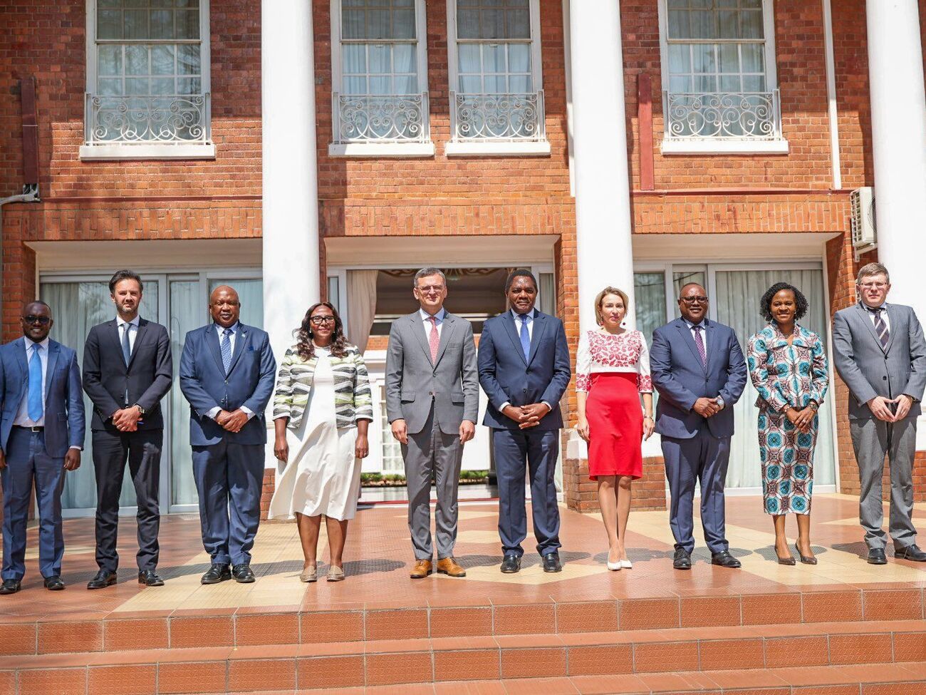 Кулеба продовжує турне країнами Африки