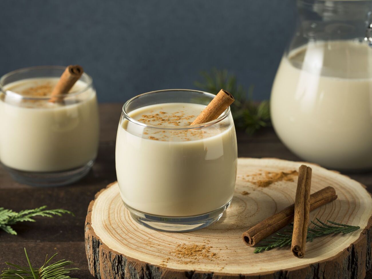 Домашний "Бейлис" нужно охладить в холодильнике и перед подачей перемешать