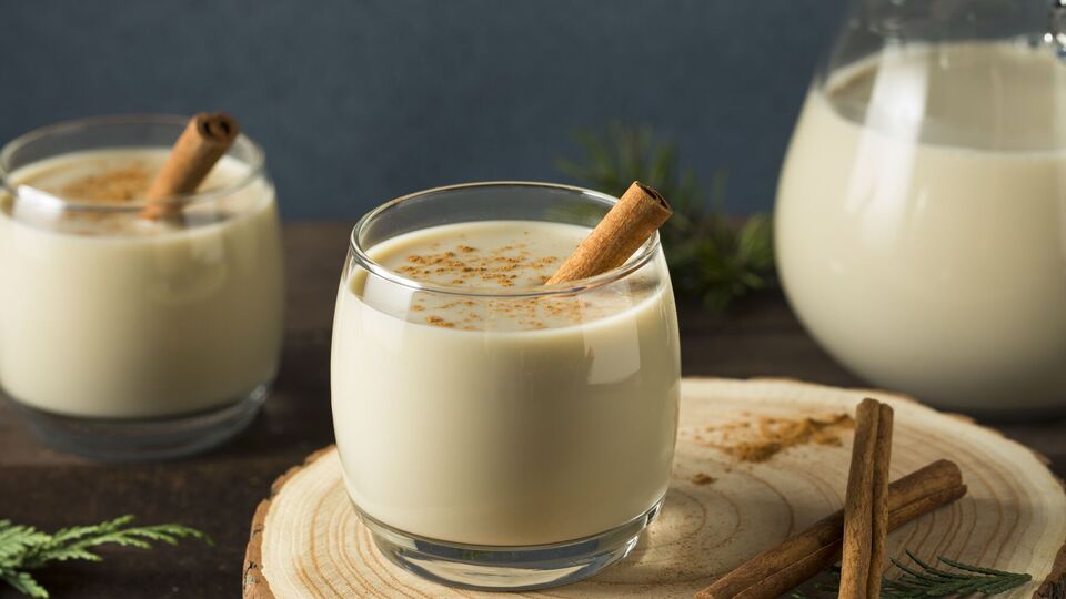 Домашний "Бейлис" нужно охладить в холодильнике и перед подачей перемешать