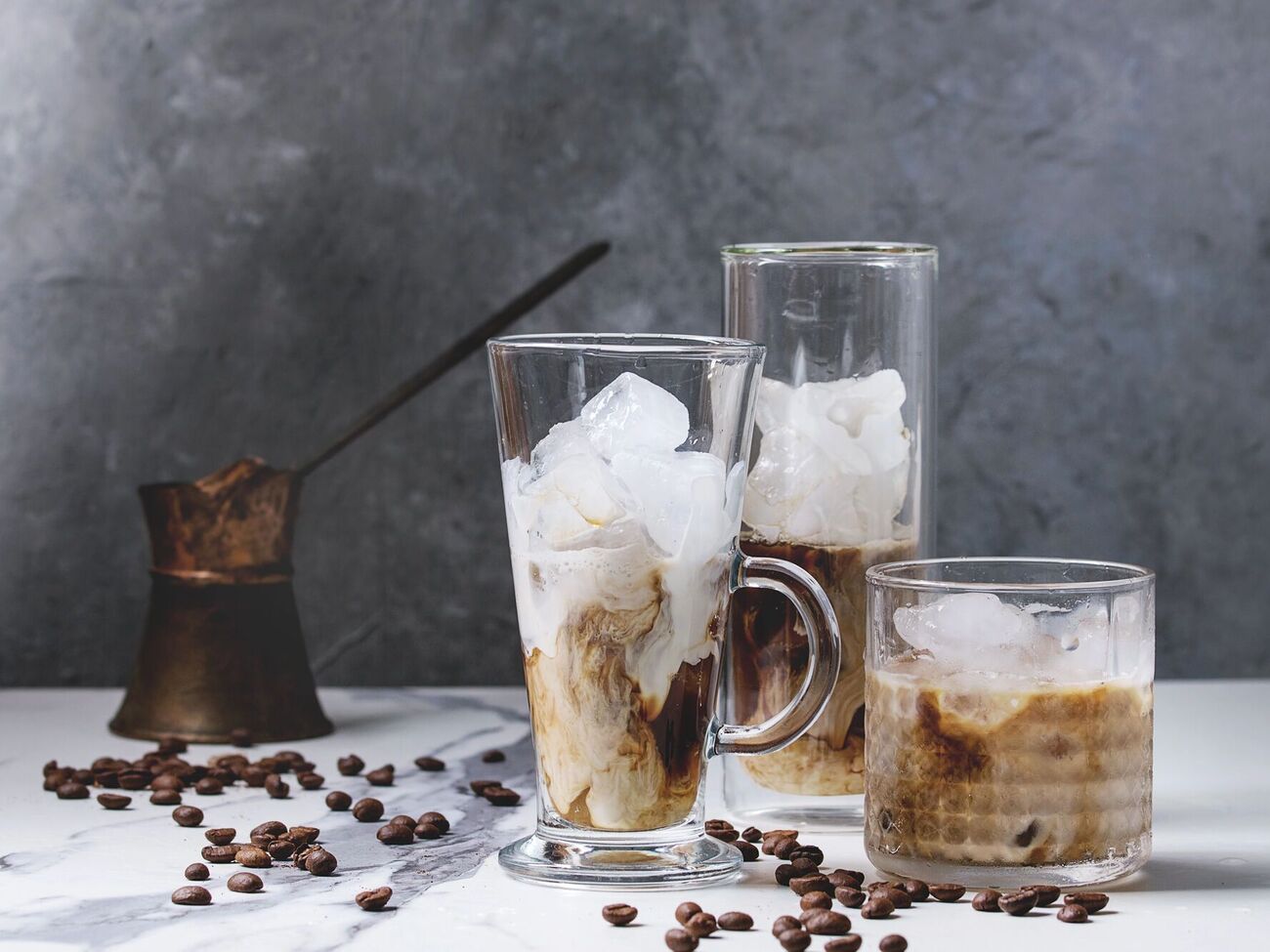 Коктейль подается со льдом