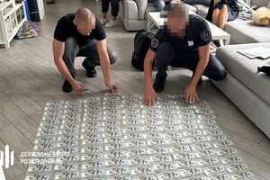 У фигуранта нашли деньги, оружие и взрывчатку