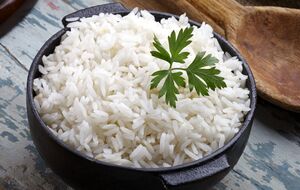 Перед подачей рис должен немного постоять