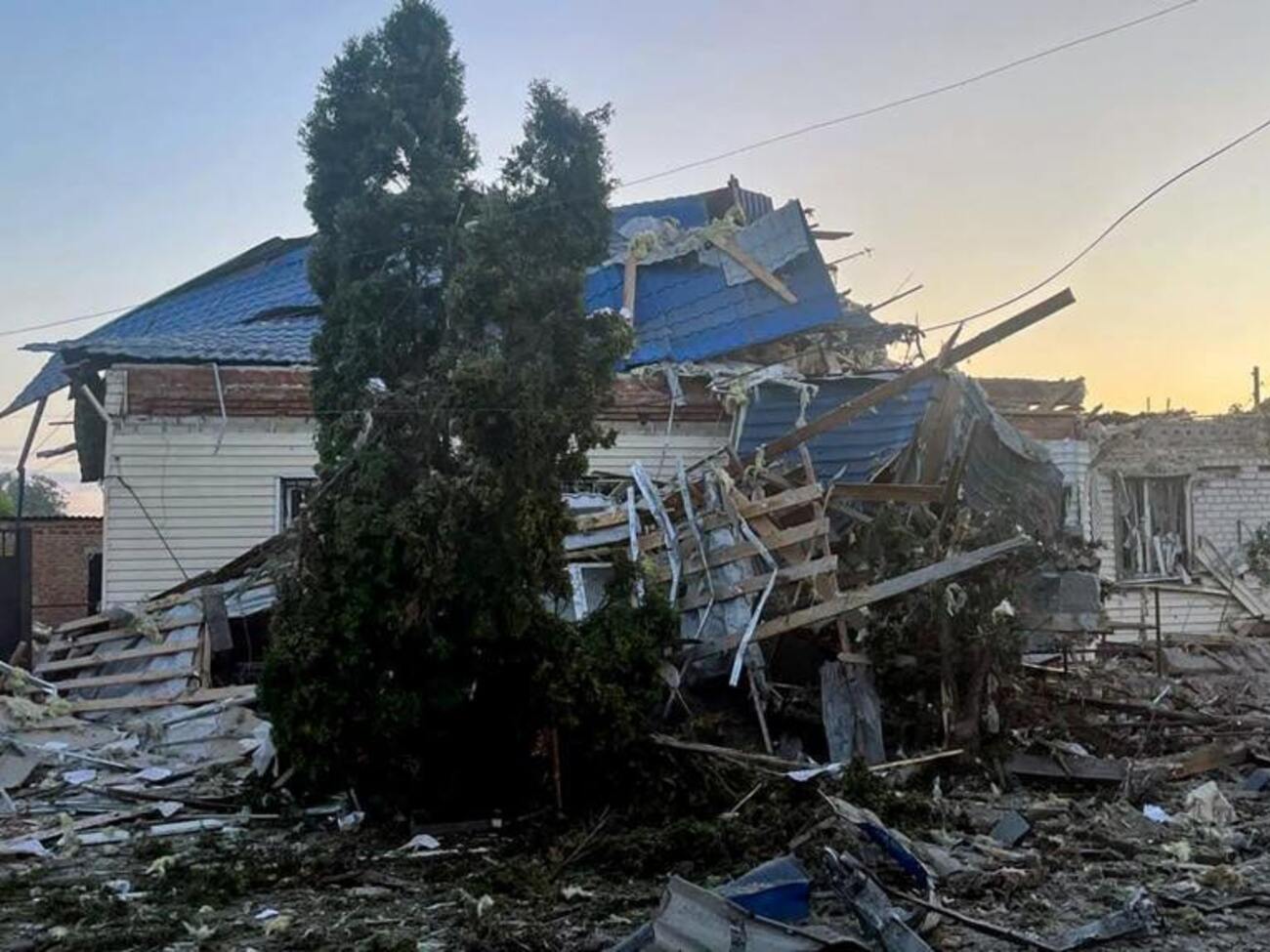 Влада області говорить про "складну оперативну обстановку"