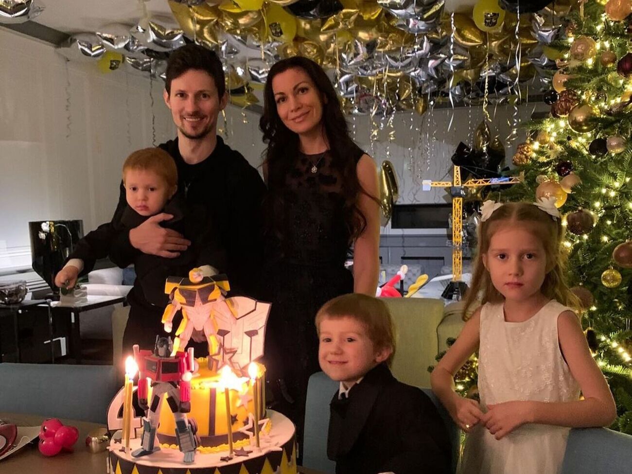 Болгар объяснила, что не афишировала их отношения, так как хотела избежать повышенного внимания, но когда дети выросли, приняла решение больше это не скрывать