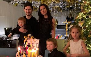 Болгар объяснила, что не афишировала их отношения, так как хотела избежать повышенного внимания, но когда дети выросли, приняла решение больше это не скрывать