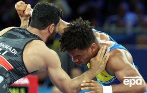 33-річний Беленюк (праворуч) програв поєдинок 22-річному Мохмадіпіані (ліворуч)