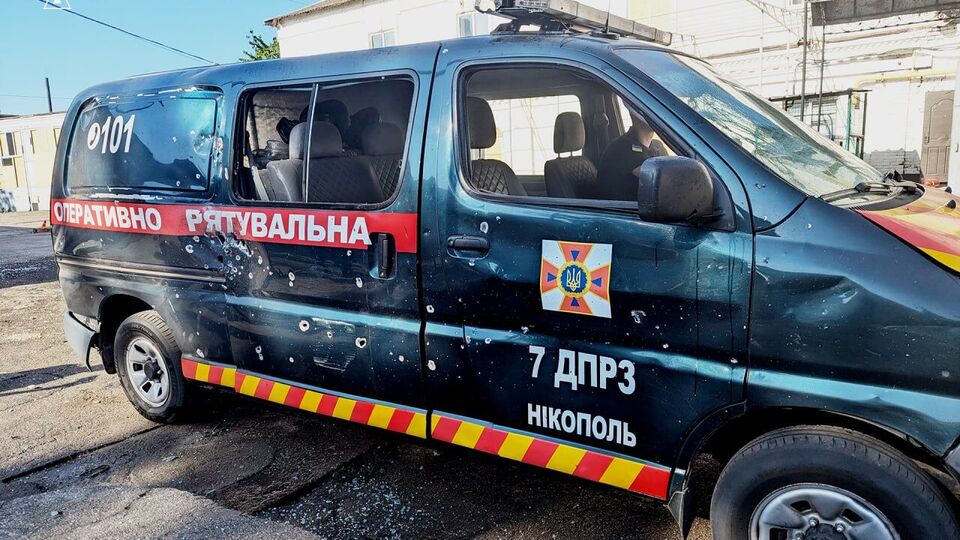 В Никополе выбиты окна пожарного депо и повреждена техника спасателей