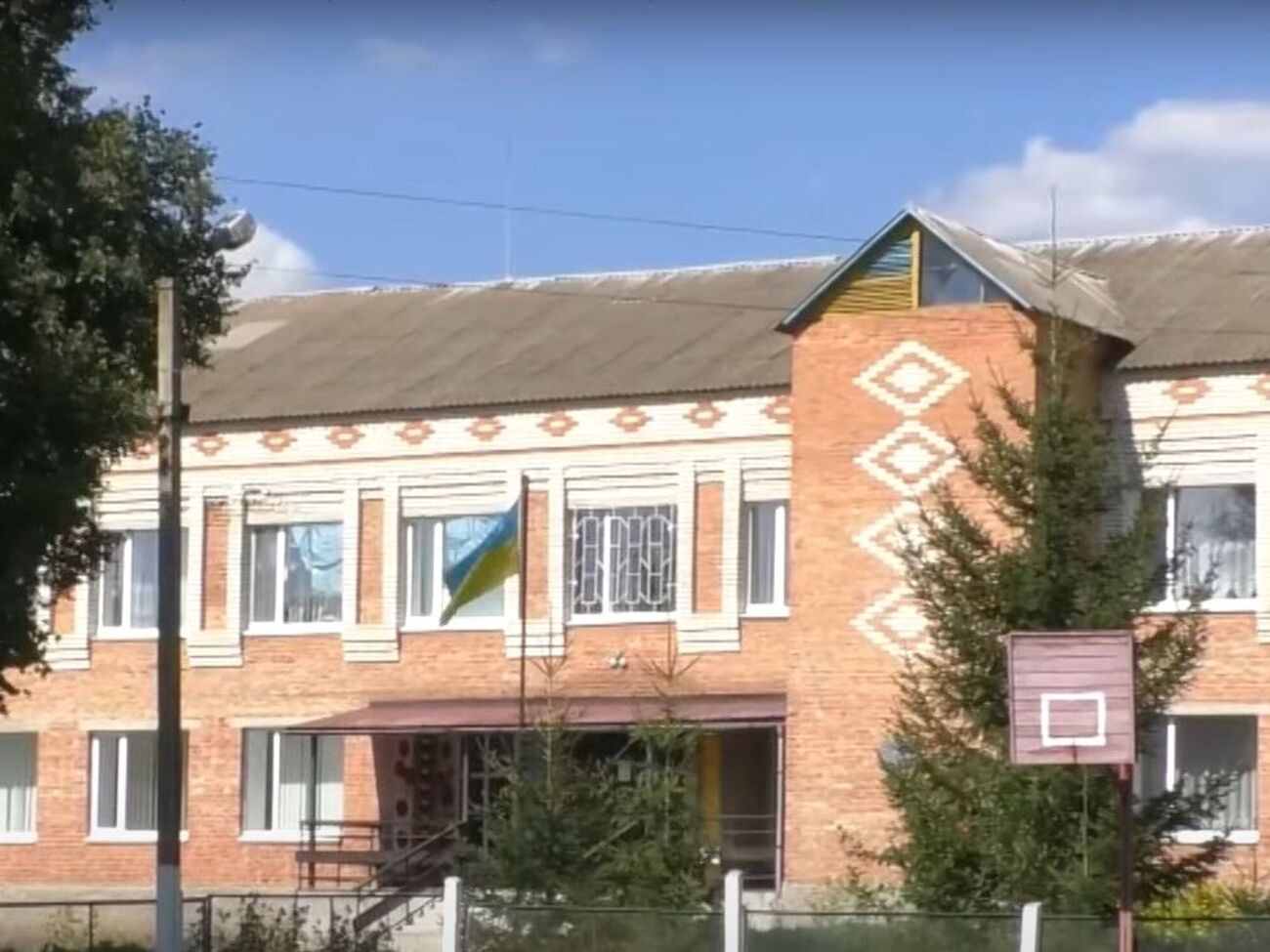 Оккупанты ударили КАБ по школе в Могрице около 11.00 8 августа