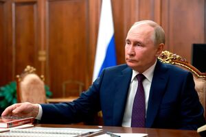 Війна, яку Путін розпочав в Україні, тепер дедалі більше поширюється на територію РФ, зазначило Bloomberg