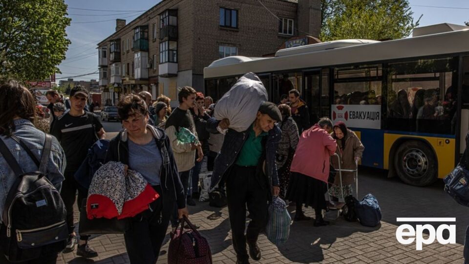 У Мінреінтеграції радять людям виїздити через Білорусь