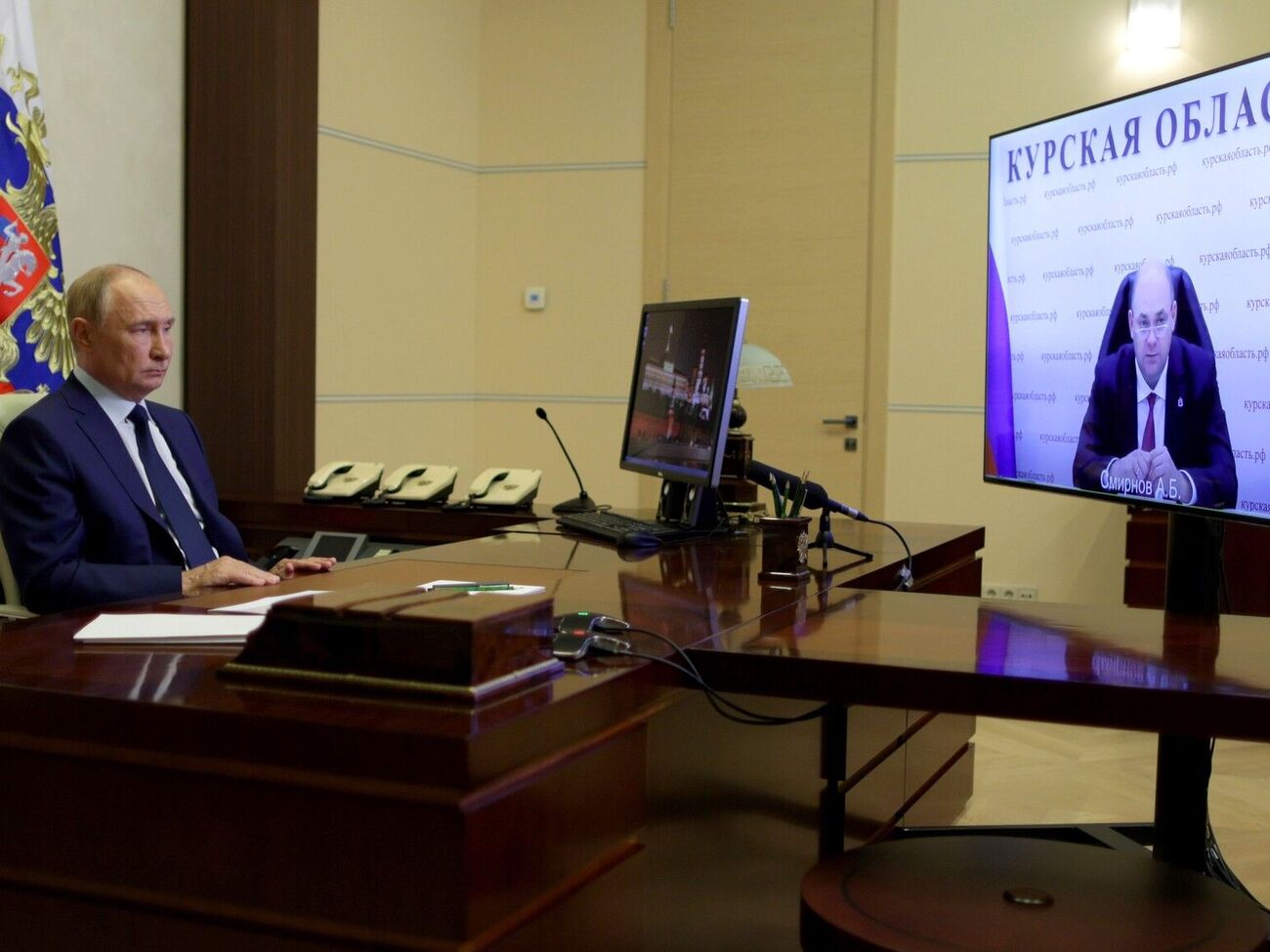 Со Смирновым Путин общался по видеосвязи
