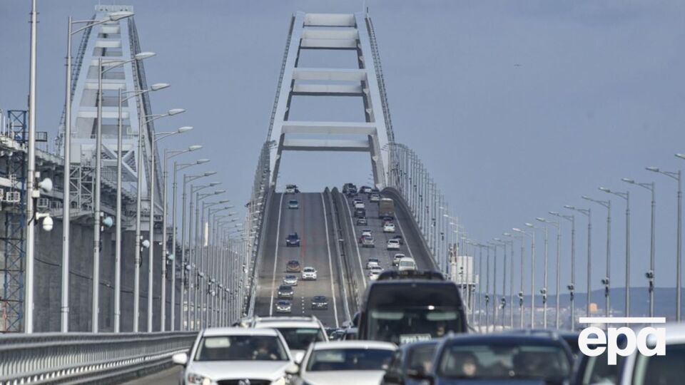 По словам оккупантов, осмотр одного автомобиля длится шесть минут