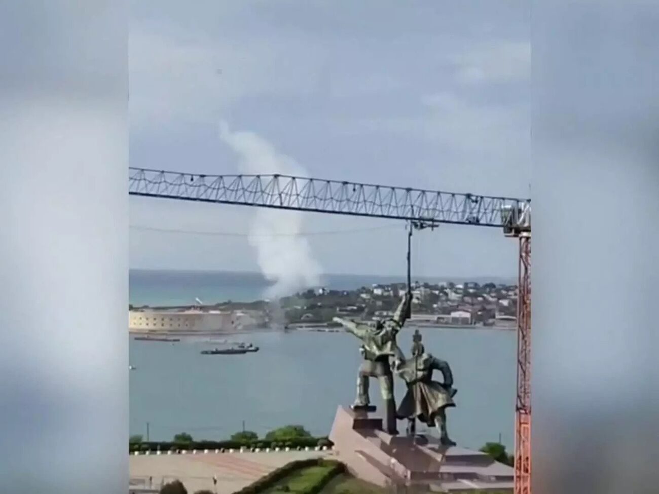 Взрывы были в нескольких районах полуострова