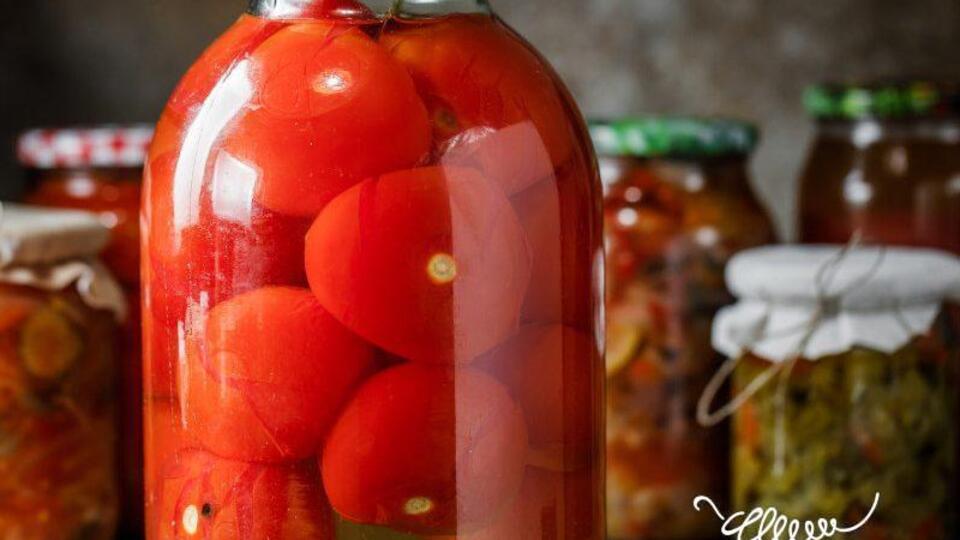 Кулінар порадив вибирати щільні та м'ясисті сорти помідорів