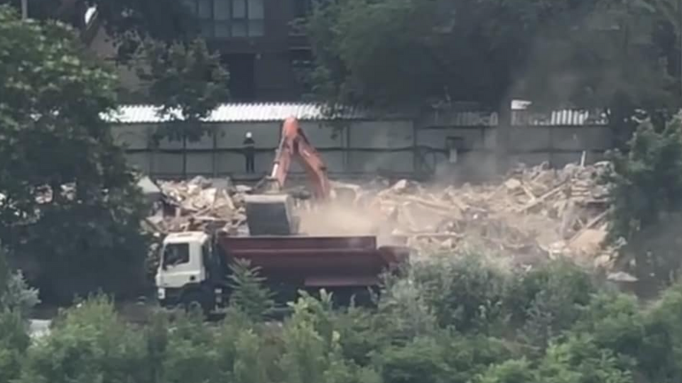 Компанія стверджує, що мала всі необхідні документи для знесення будівлі й будівництва бізнес-парку, де планує звести 22-поверховий офісний центр