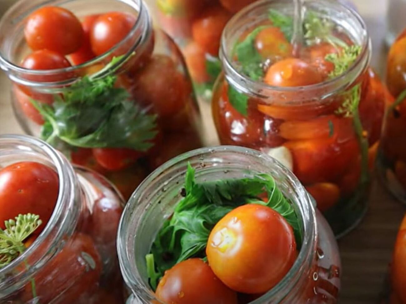 Для консервації знадобляться селера, петрушка й кріп