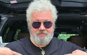 В июле 2021 года я решил рискнуть и спонсировать борца Новикова. А в ноябре мне позвонил тренер и сказал, что он уехал в Болгарию