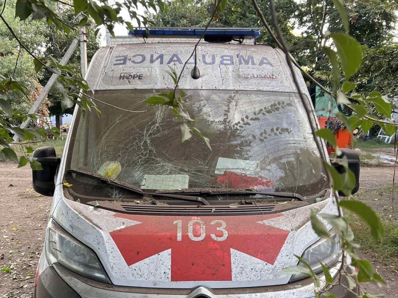 Повреждены автомобили купянского отделения "скорой" и постоянного пункта базирования Боровая