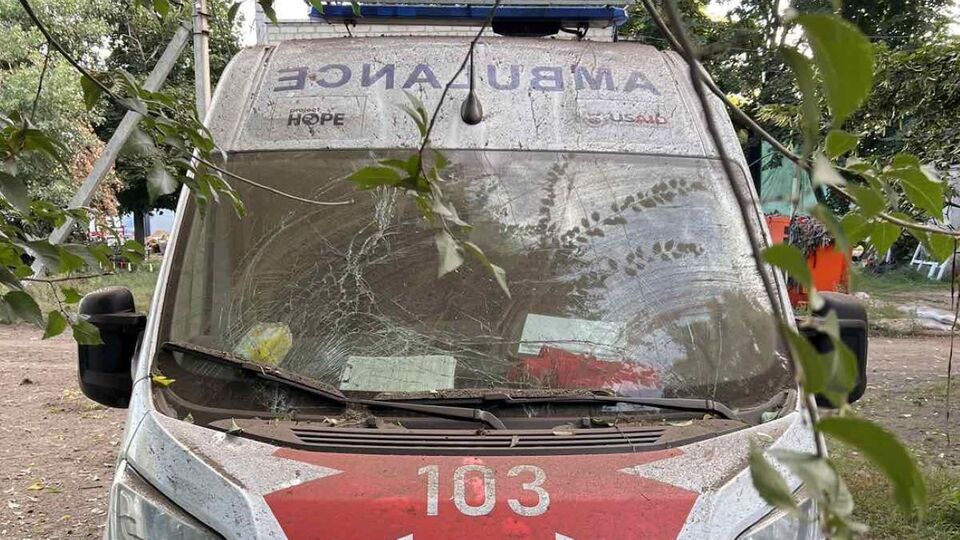 Пошкоджено автомобілі куп'янського відділення "швидкої" й постійного пункту базування Борова