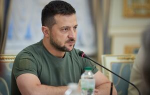 Украина работает над дальнейшим ограничением России вести войну, отметил Зеленский