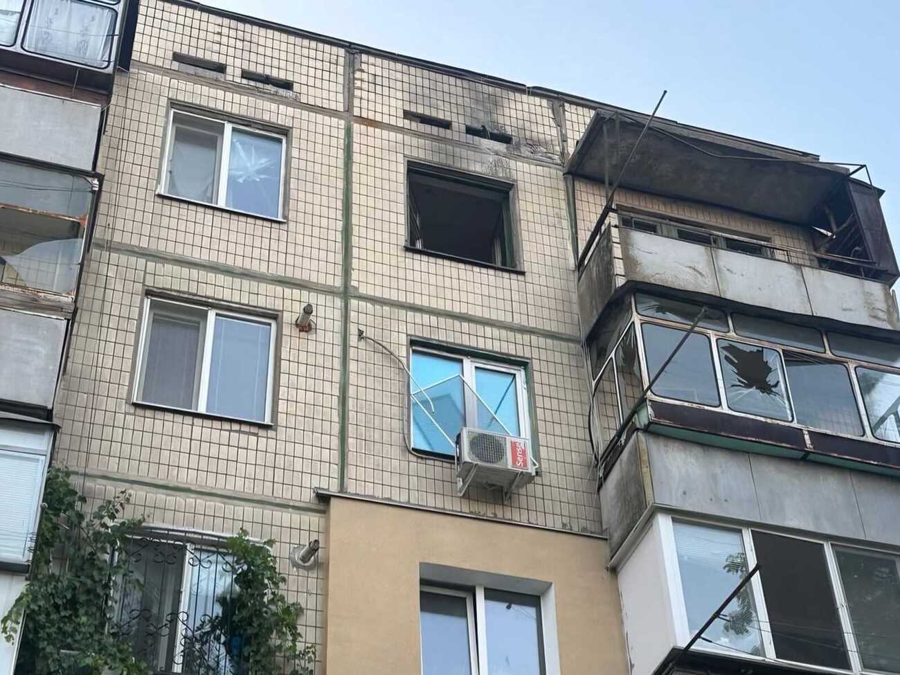 Из-за российской атаки в Никополе повреждена пятиэтажка, отметили в ОВА