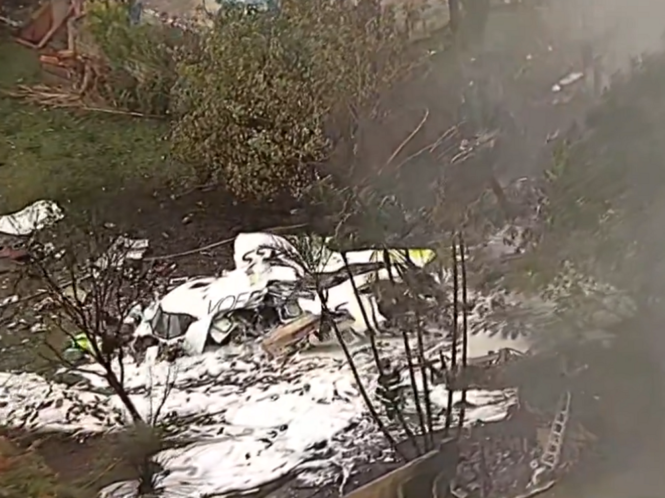 Самолет упал в жилом районе