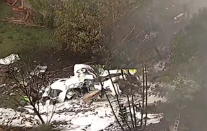 Самолет упал в жилом районе