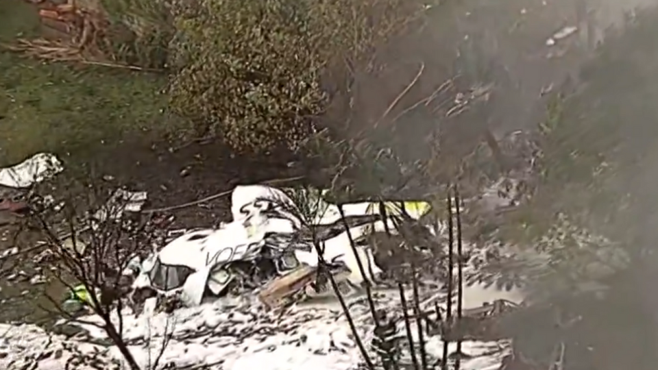 Самолет упал в жилом районе