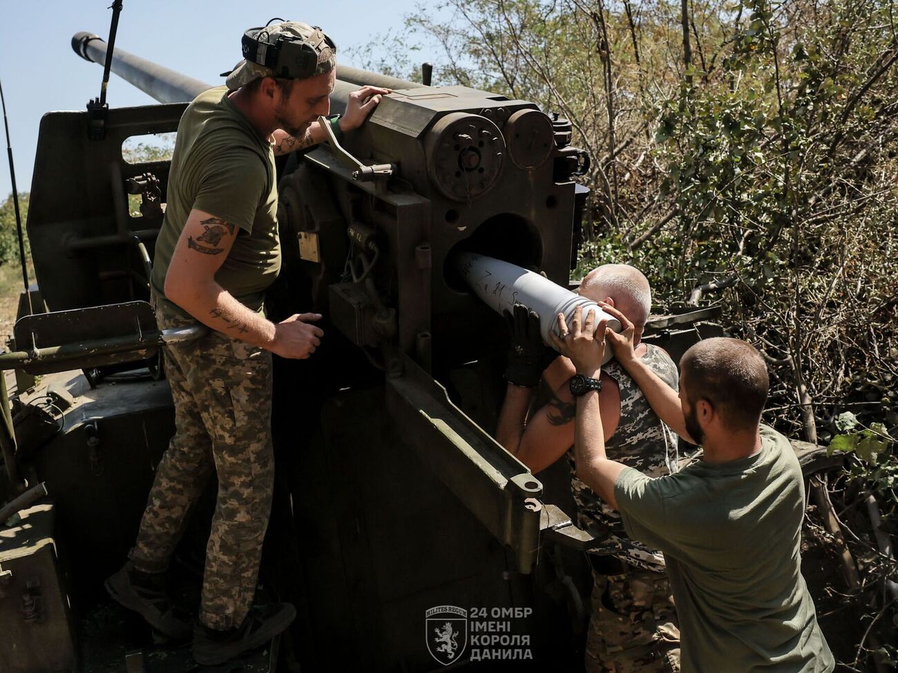Українська авіація, ракетні війська й артилерія сил оборони минулої доби завдали вісьмох ударів по скупченнях живої сили противника й одного – по складу боєприпасів