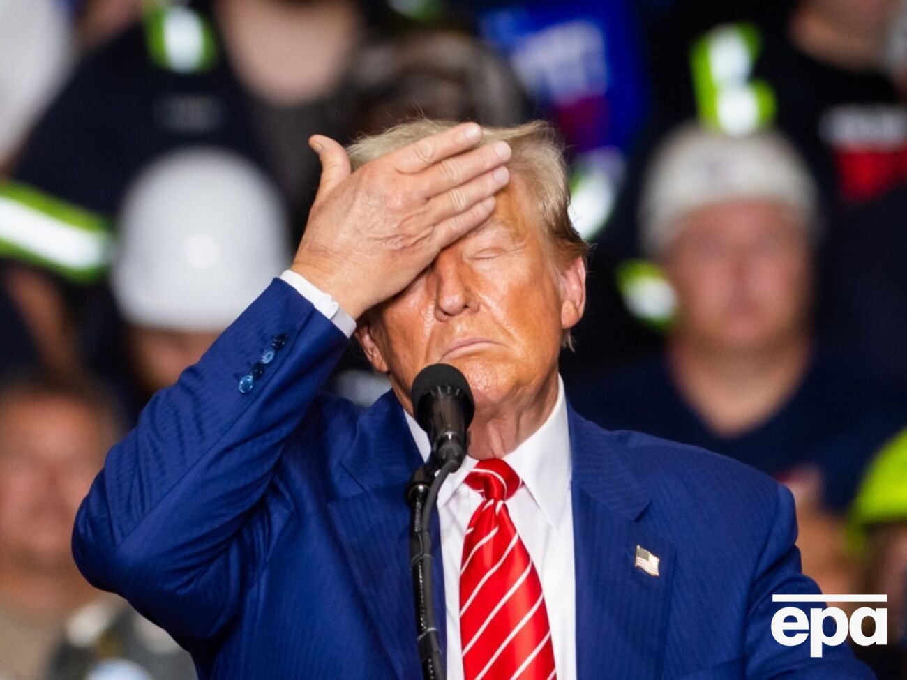 Трампа звинувачують у використанні з політичною метою візиту на військове кладовище