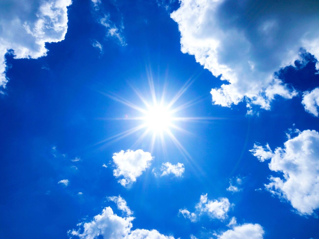 Синоптик ожидает светлого солнечного дня