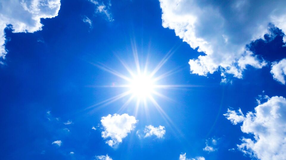 Синоптик ожидает светлого солнечного дня