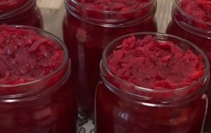 Банки с консервацией накрывать пледом не нужно