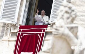 Папа римский Франциск заверил, что находится в постоянной близости "с мученическим украинским народом"