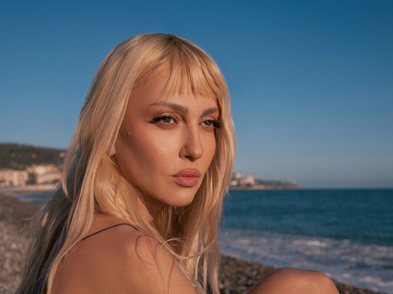 Полякова народилася 1979 року у Вінниці