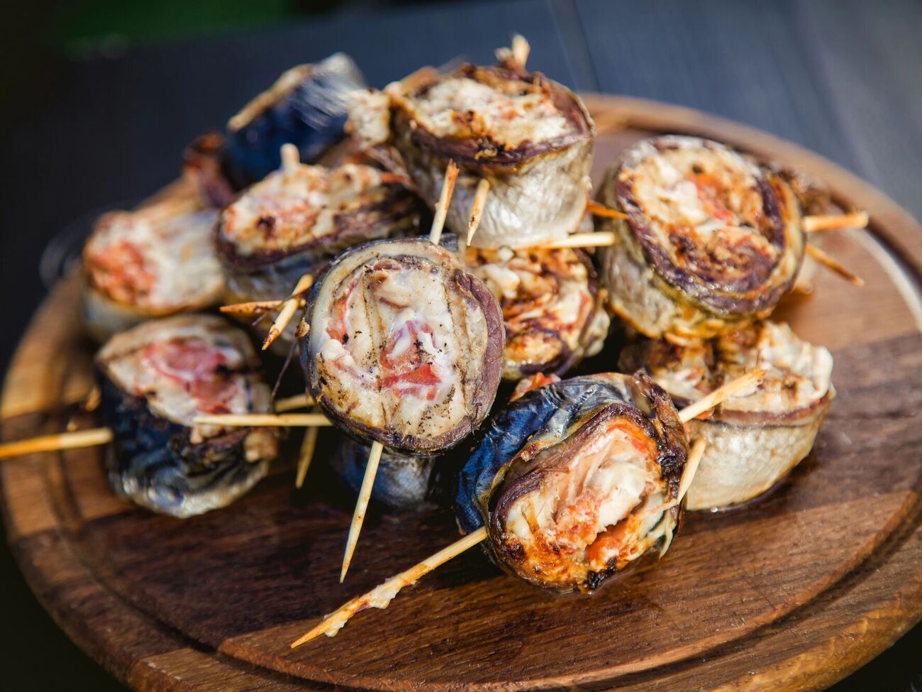 Скумбрия в сочетании с ананасом становится очень сочной